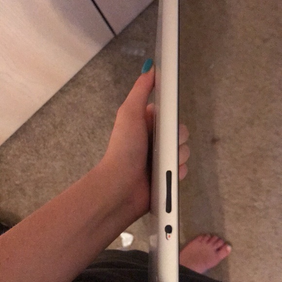 iPad - Picture 4 of 6